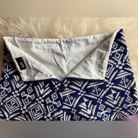 Blue and cream patterned cotton shorts - Picture 3 of 5